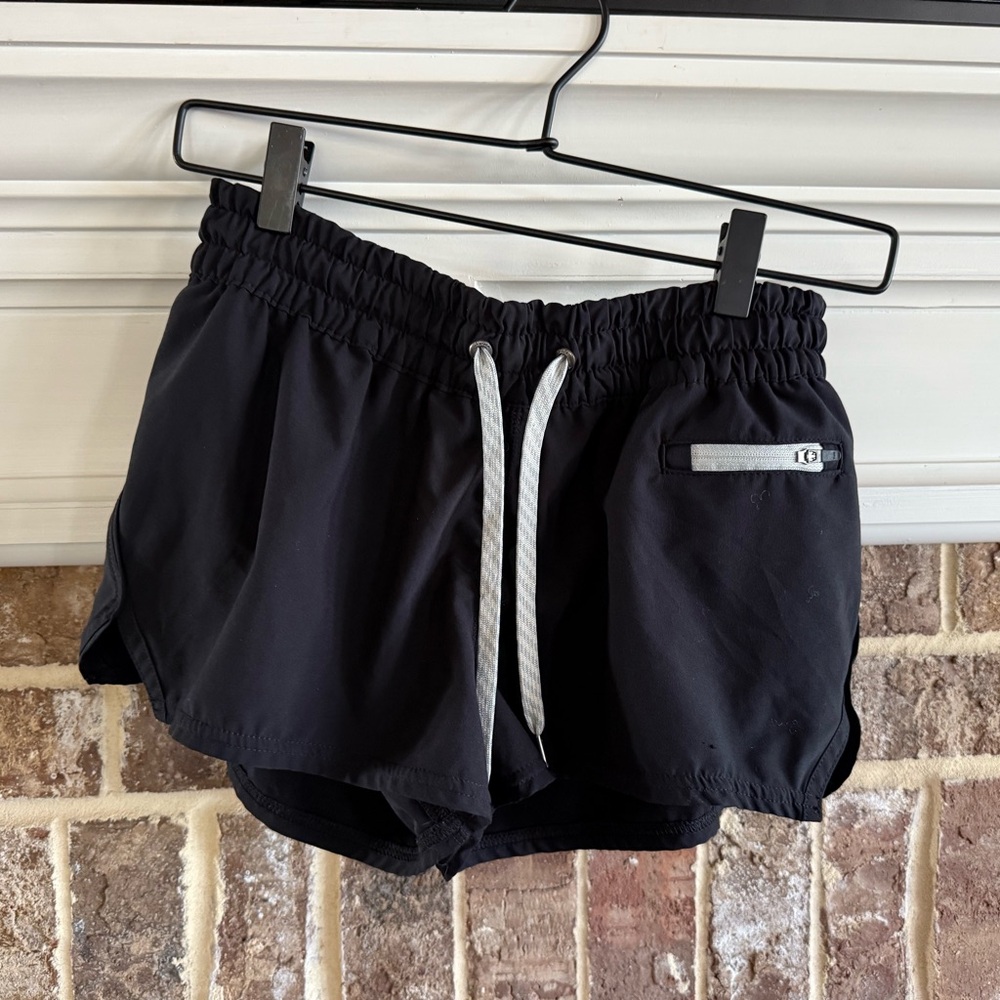Vuori Clementine Shorts EUC